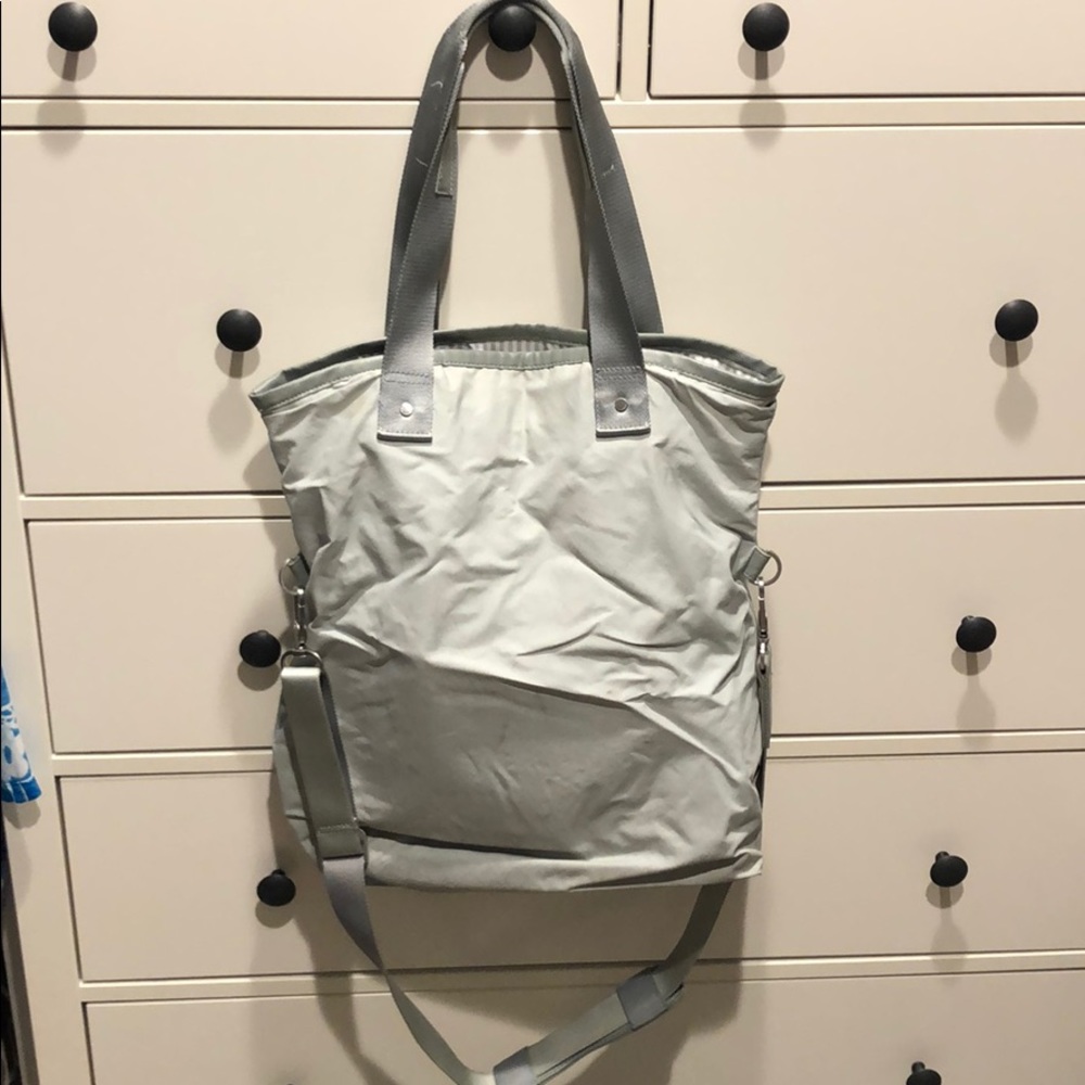 Lululemon Retreat Yourself Bag